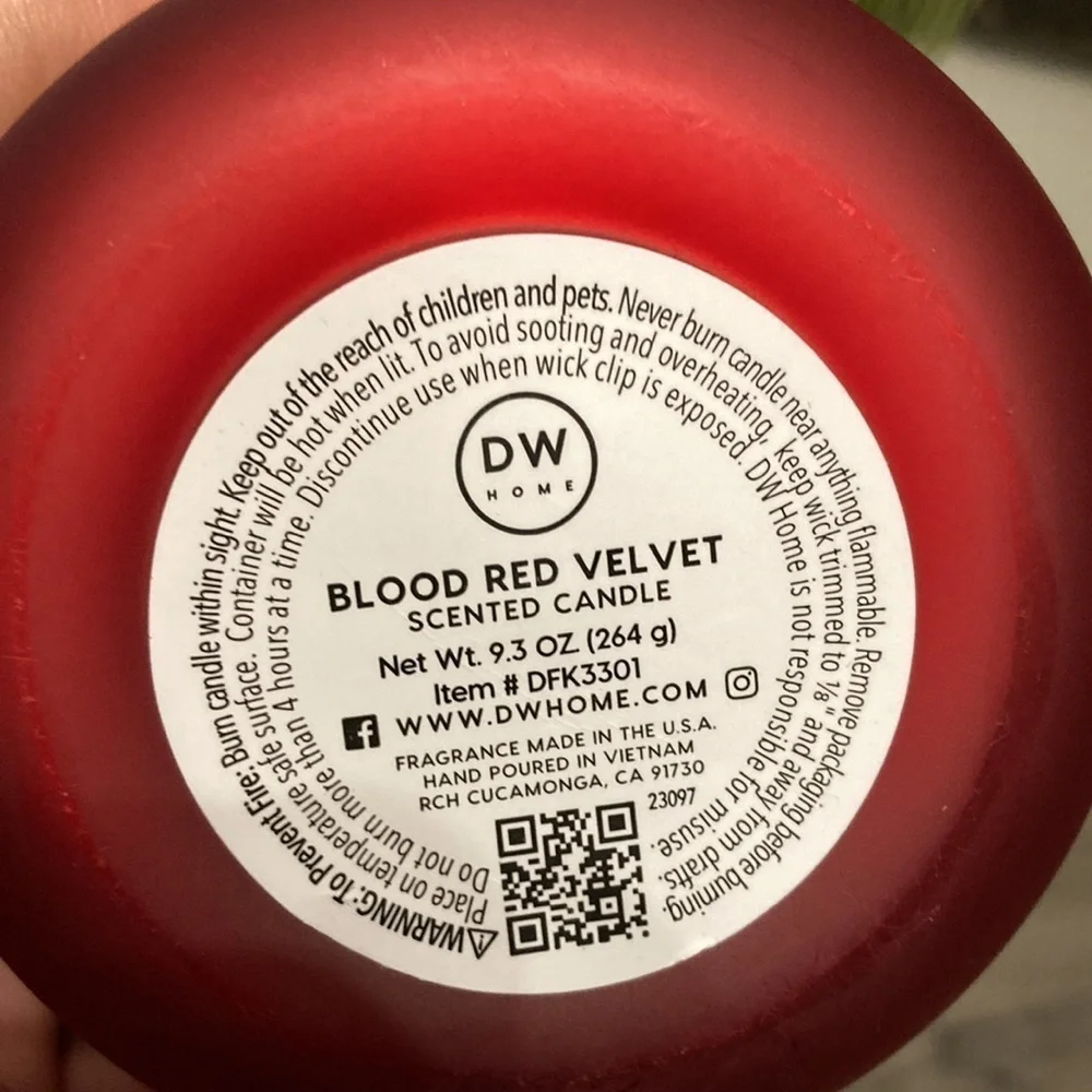 NEW DW HOME BLOOD RED VELVET JAR CANDLE WITH BLACK VELVET FLOWER